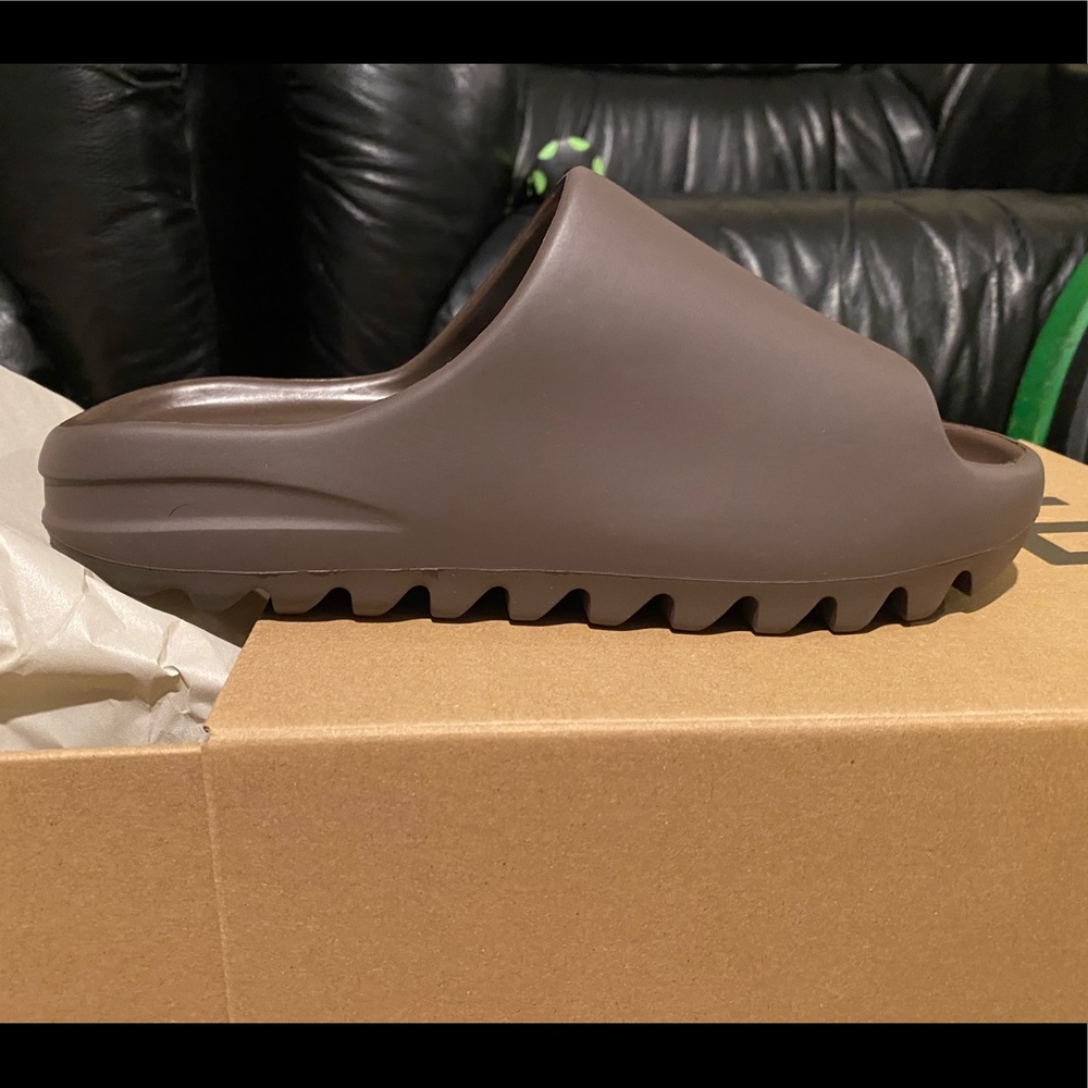 Yeezy Slides “soot”